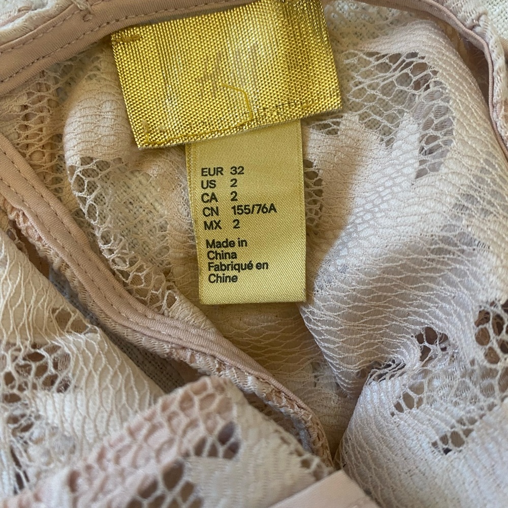 ✨Gorgeous H&M Scallop Hem Lacey Mini Dress, sz 2 - Picture 9 of 9